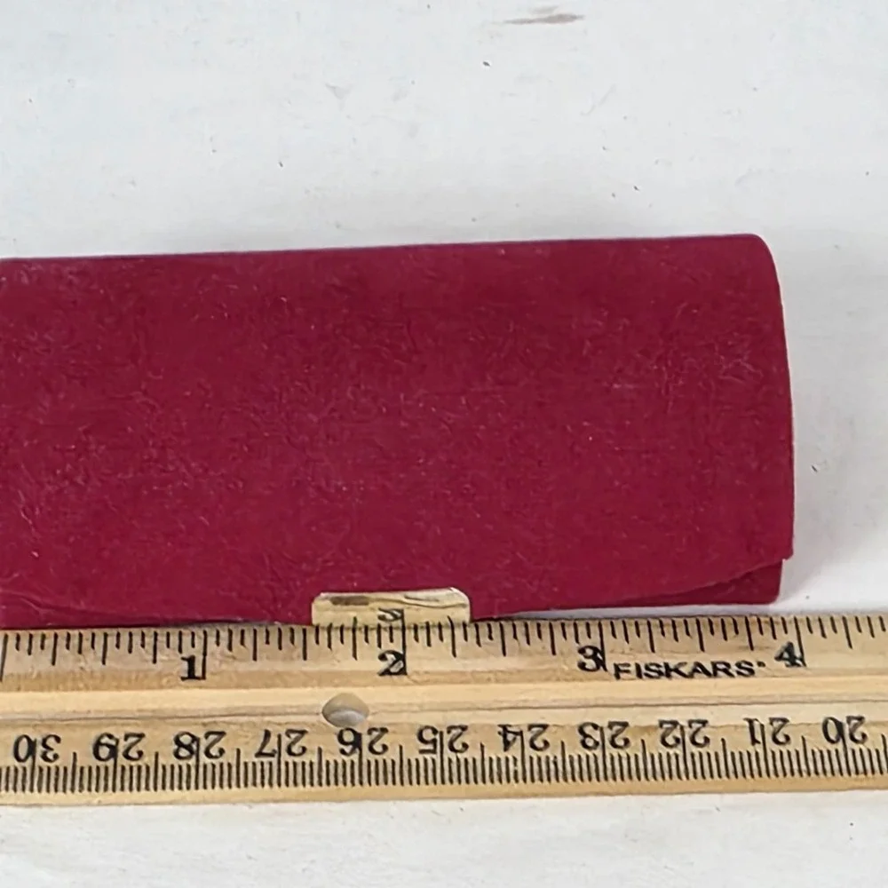 DPT Vintage Red Velvet Travel Jewelry Box Case Clamshell Style Lined 4x2.25‎ In